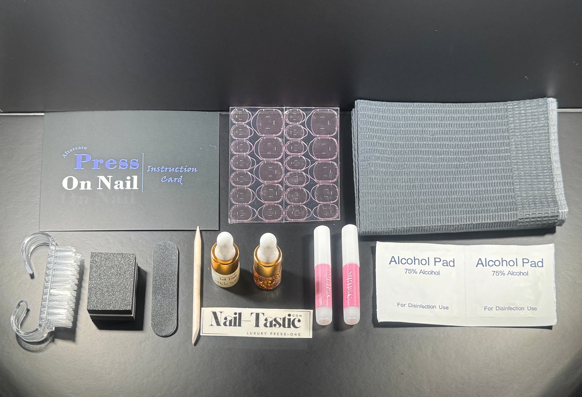 Packages Include:

- Instruction  Card 
- Nail Bib
- Alcohol Pads (x2)
- Gummy Adhesive (x2)
- Nail Glue (x2)
- mini cuticle softner
- mini cuticle oil
- mini file
- mini buffer
- mini nail brush
- mini cuticle pusher
